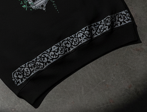 MIDNIGHT LONDON — Black Crewneck