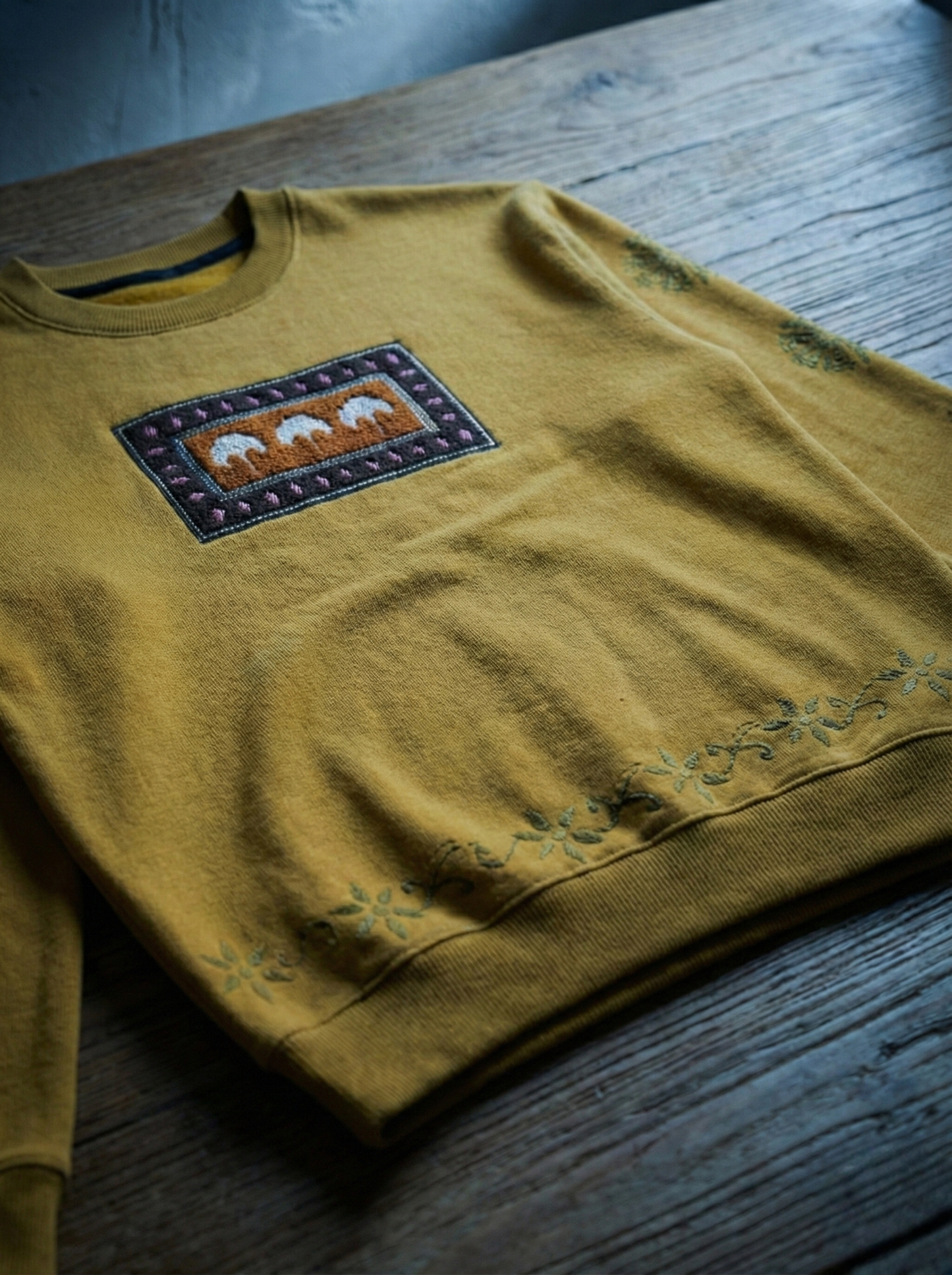 SAHARA — Yellow Crewneck